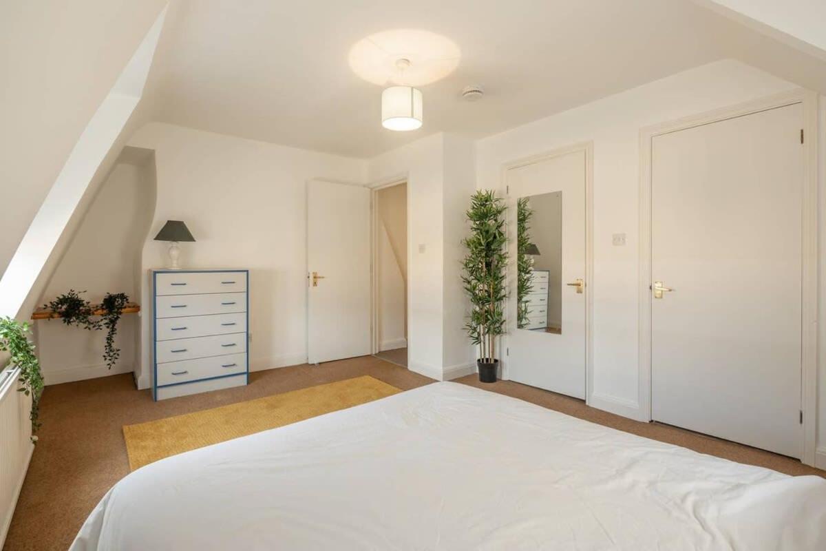 Spacious 3 Bedroom Flat In Heart Of City Centre Rumah liburan